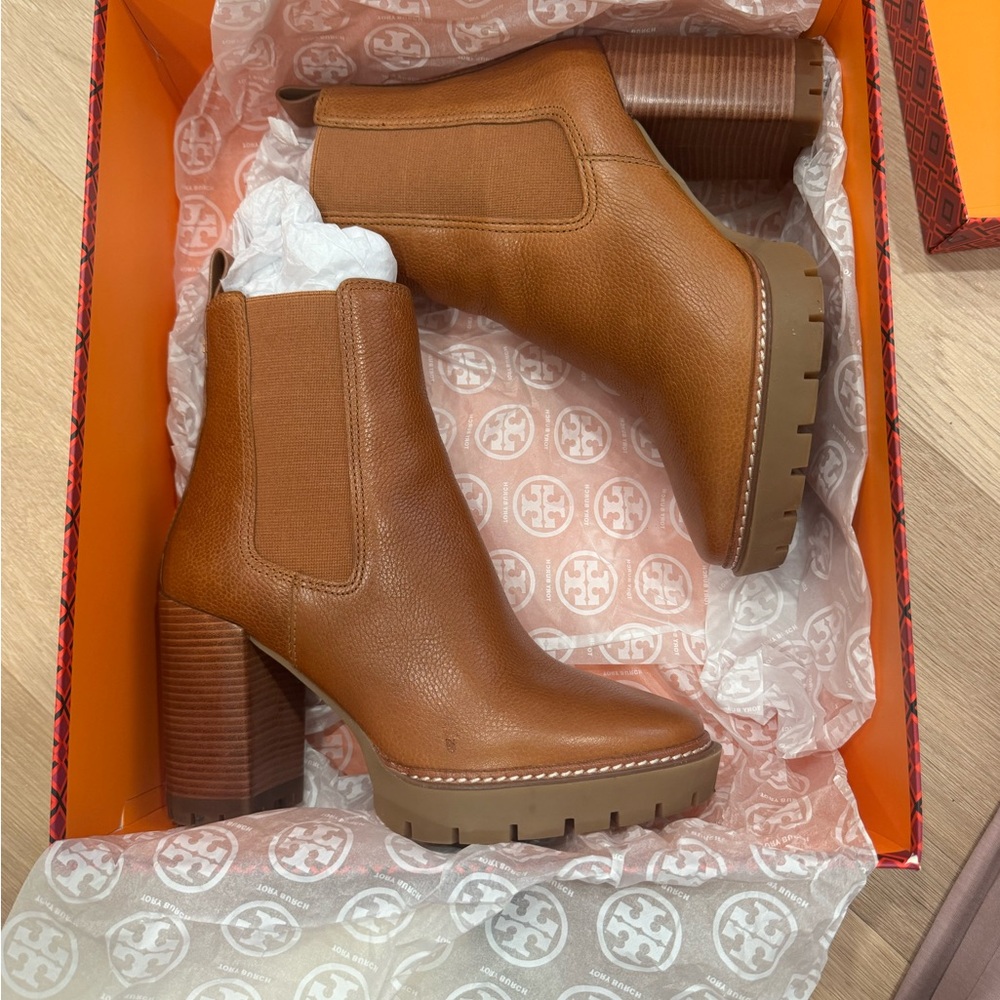 Tory Burch Chelsea lug bootie++7+Blanched Almond 70+Almond tumbled Leather - Picture 7 of 15